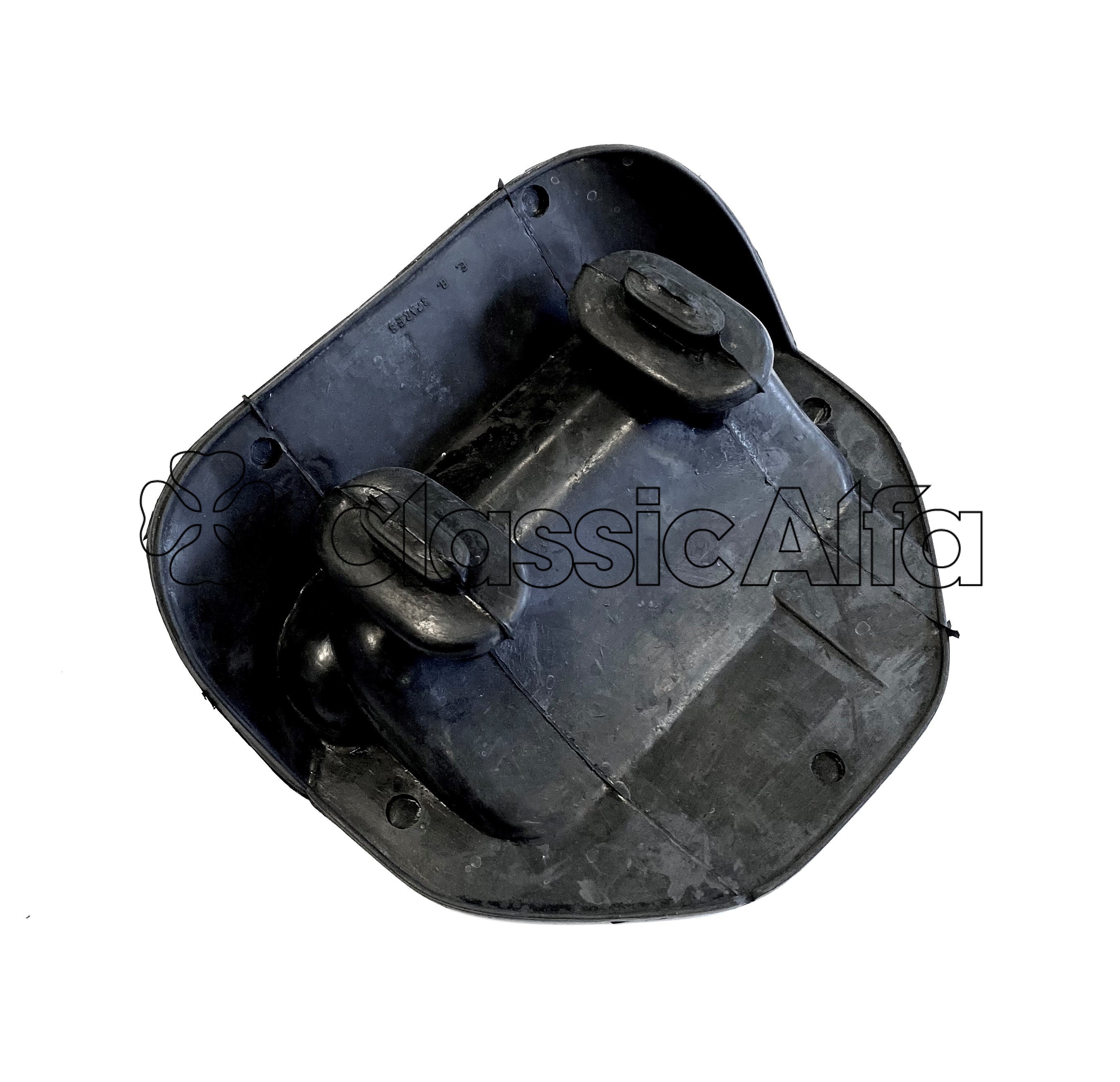 RB066 PEDAL BASE RUBBER SEAL - RIGHT HAND DRIVE CARS – Classic Alfa