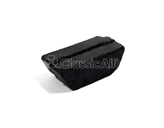 RB114 FRONT BUMPER TO NOSE PANEL SPACER RUBBER - 1986-93