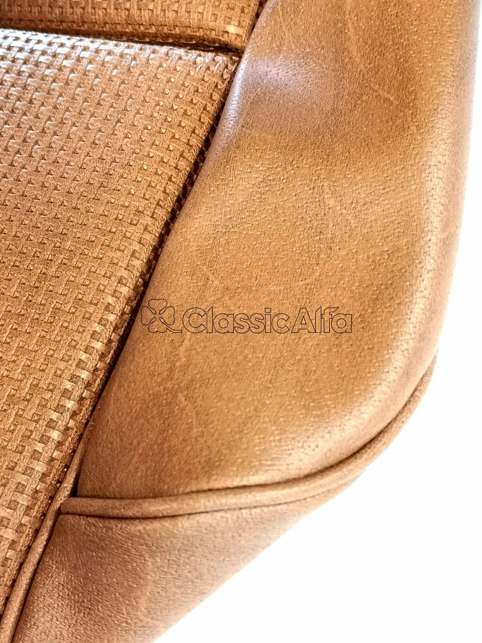 IN013/1 USA SPECIFICATION 1750 GTV MK 1 FRONT SEAT COVER - BROWN - 