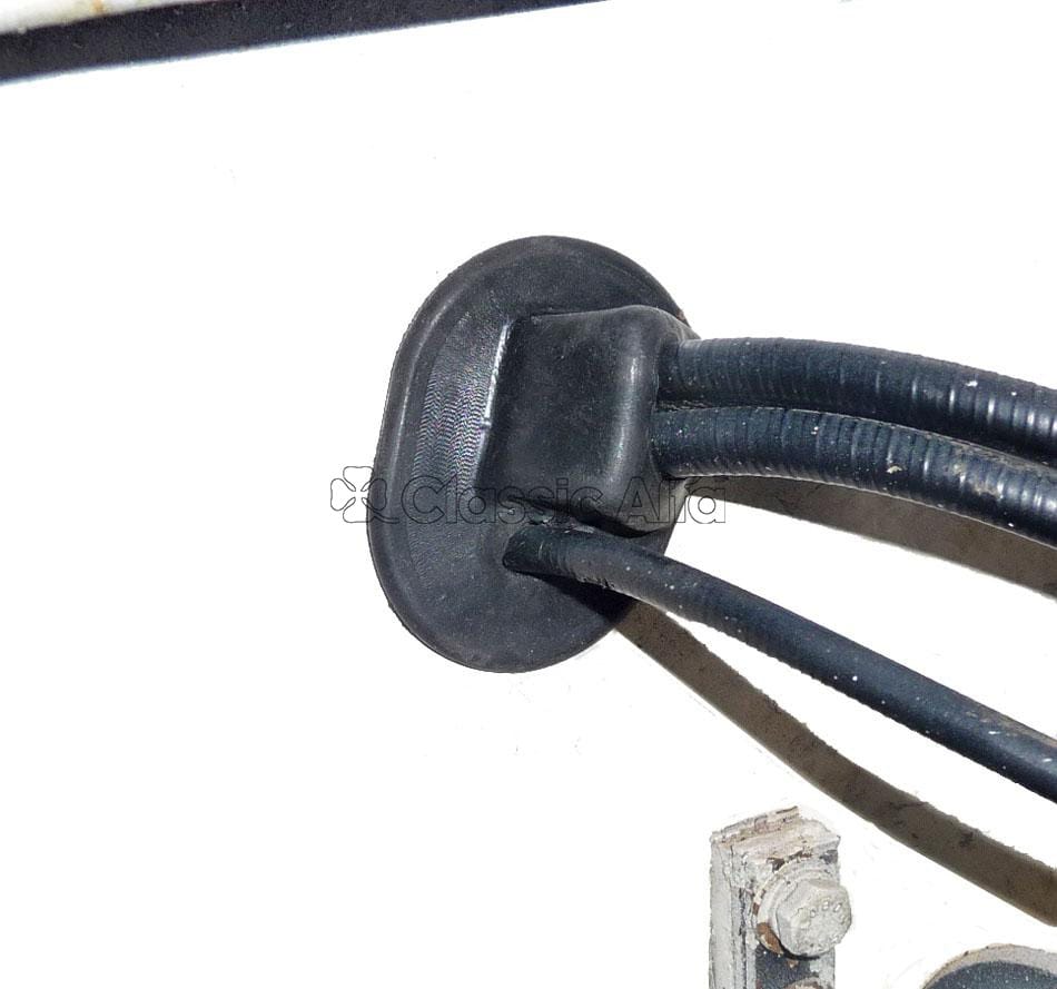 RB100 SPEEDO/TACHO CABLE GROMMET - RHD